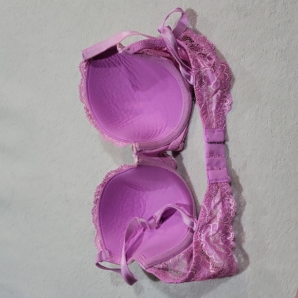 Victoria's Secret Bra - Picture 6 of 9